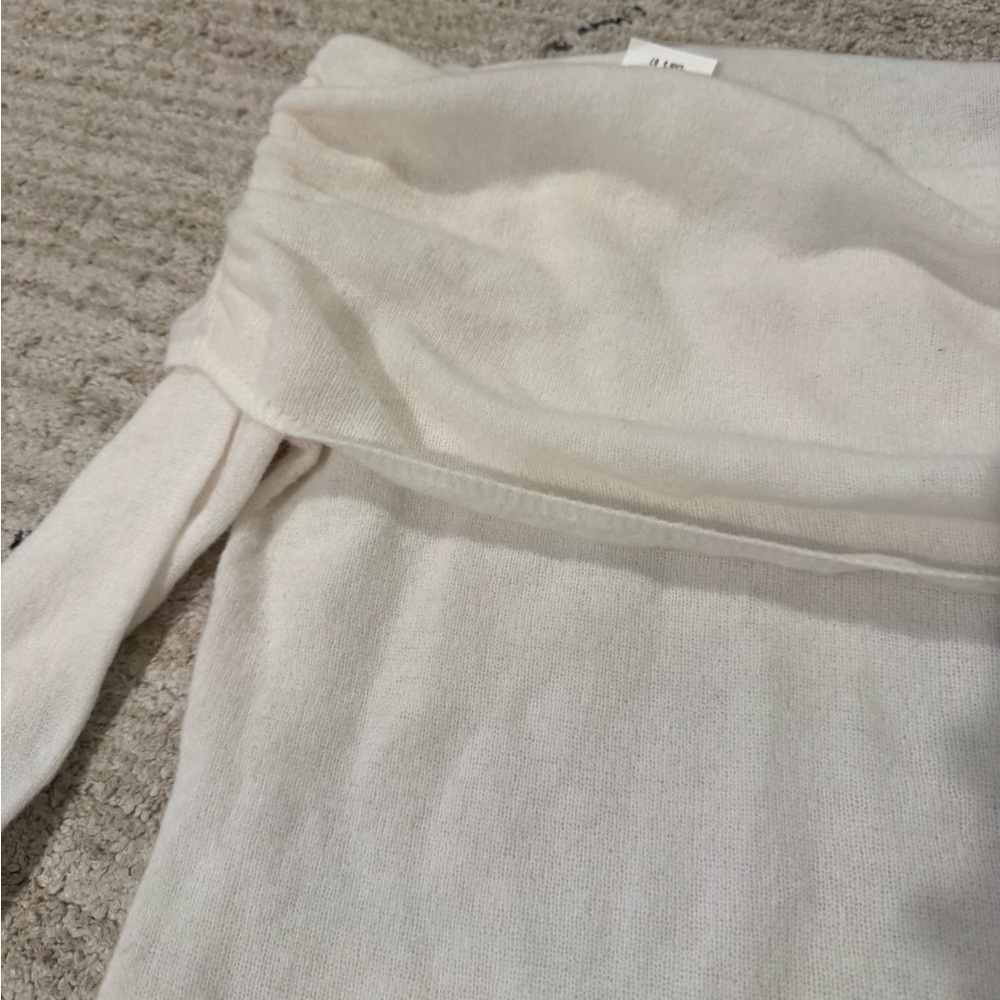 Abercrombie and Fitch off shoulder wool blend sweater size small - Picture 3 of 5